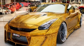 Bất ngờ với chiếc Nissan mạ vàng có giá nửa triệu đô, đắt ngang ngửa chiếc Rolls-Royce